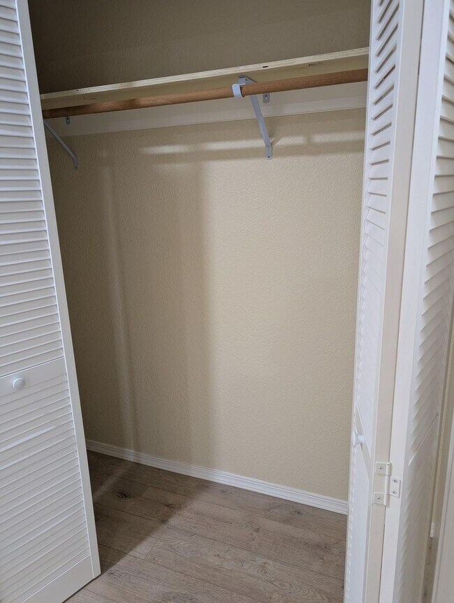 Building Photo - 2 Bedroom 1 Bath- Home