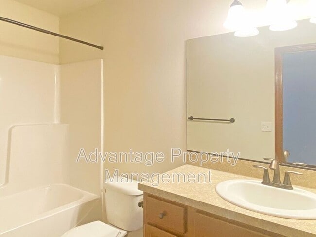 Building Photo - 1645 NW Kings Blvd