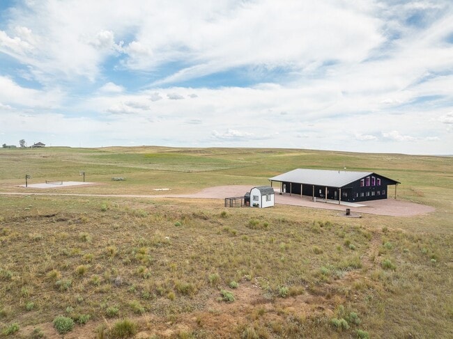 Building Photo - 4 BED | 2 BATH | BARNDOMINIUM | HOT SPRING...