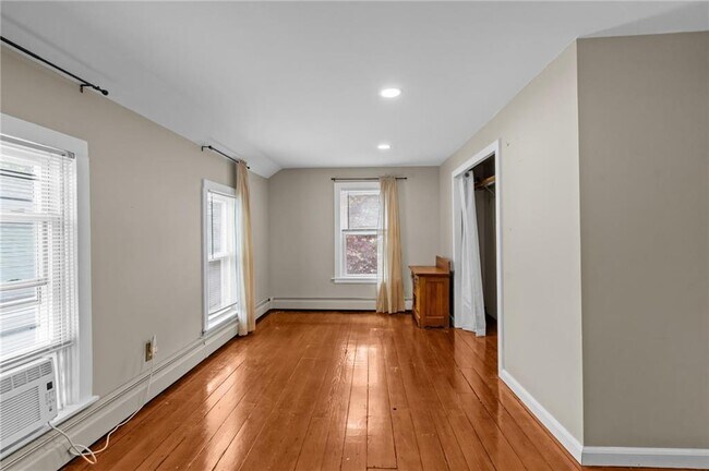 Building Photo - 19 Cross St