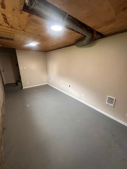 Building Photo - 1274 Centre Pky