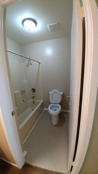 Shower - 112 Malvern Ave