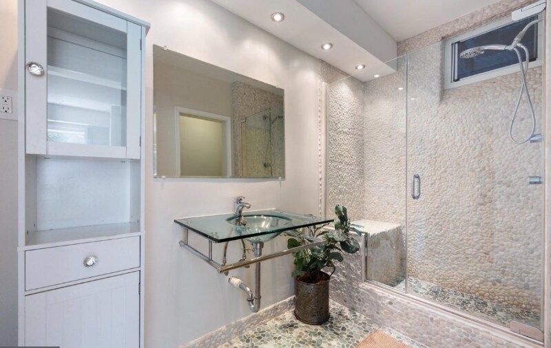 Building Photo - 3901 Cathedral Ave NW