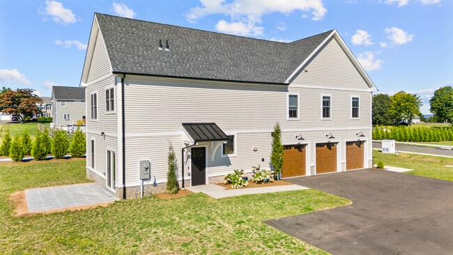 Building Photo - 9 June Dr