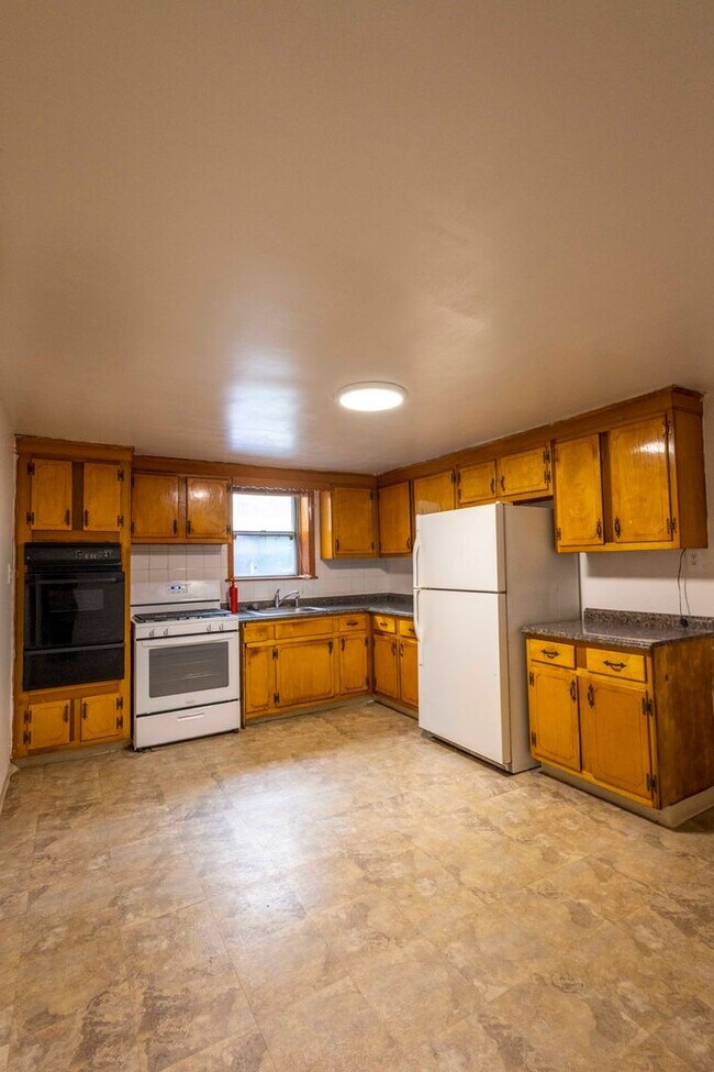 Building Photo - 4806 Sipple Ave