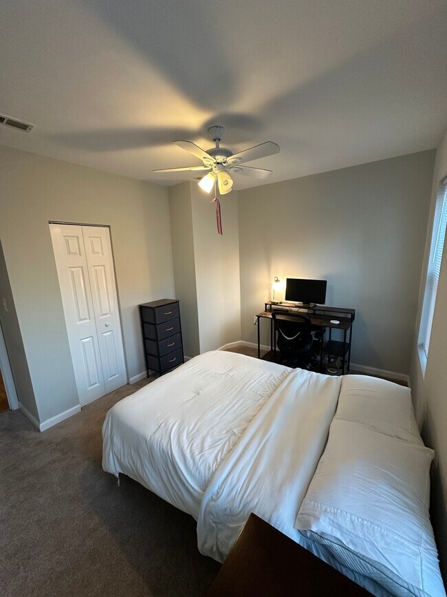 Building Photo - 37 S Ellwood Ave