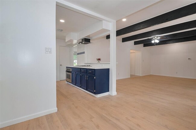 Building Photo - 25303 Lynbriar Ln