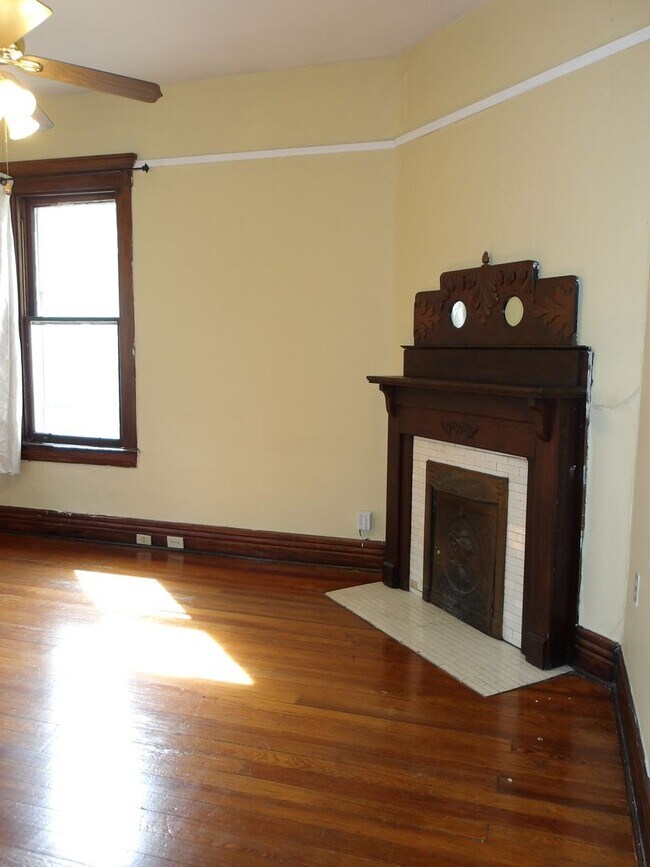 Building Photo - 1705 Edenside Ave