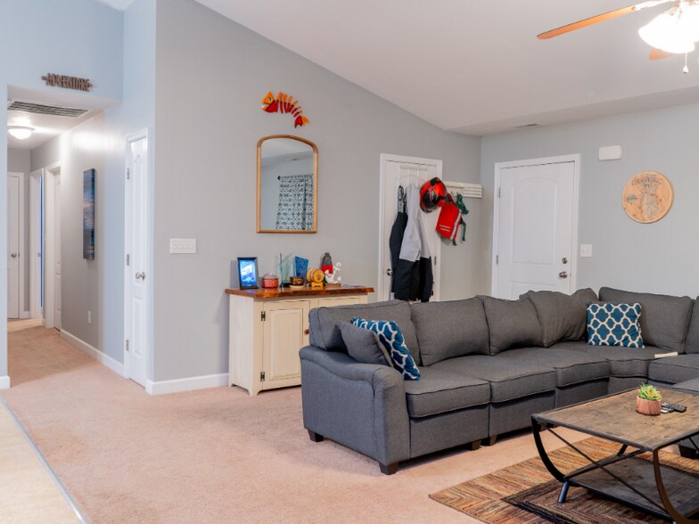 Building Photo - 6627 Friels Rd