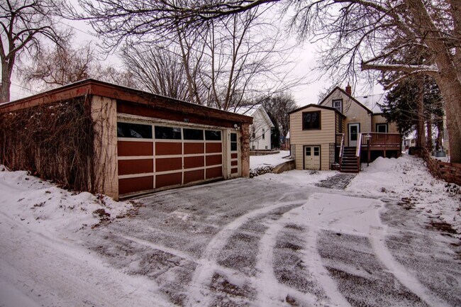 Huge extra wide 2 car garage and lots of room for parkring in the driveway - 5427 Xerxes Ave S