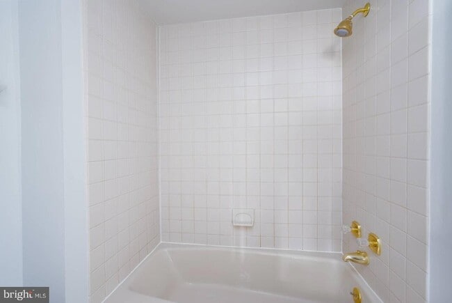 Building Photo - 1530 Key Blvd