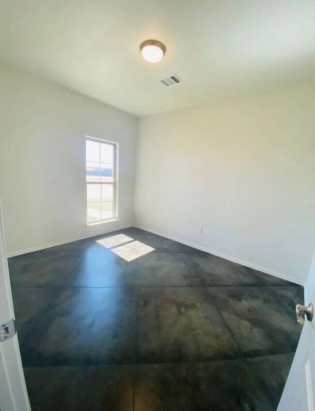 Building Photo - 5530 Gonzaga Ln