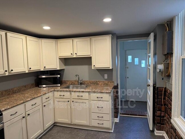 Building Photo - 1139 Hull St