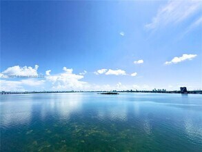 Building Photo - 725 NE 22nd St