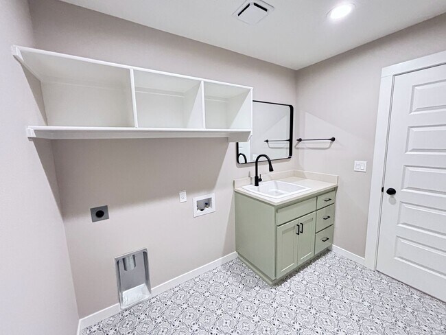 Building Photo - 3 Bedroom, 2.5 Bathroom New Build Available Now!