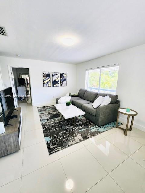 Building Photo - 1030 NE 80th St