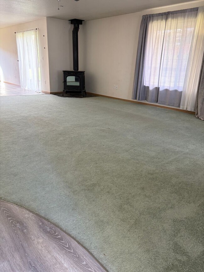 Building Photo - Ranch Style Home in Carlton