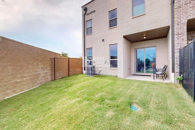 Building Photo - 1077 Maverick Dr