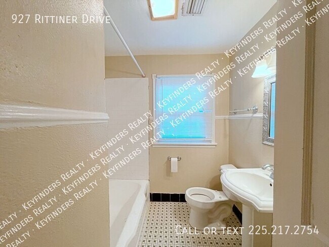 Building Photo - 927 Rittiner Dr
