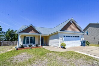 Building Photo - 3 Bedroom 2 Bath Home-Pets Allowed