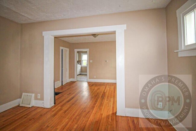 Building Photo - 2114 L St