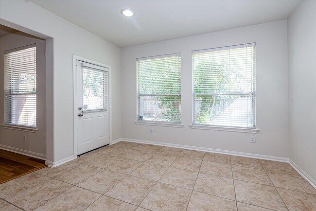 Building Photo - 14 Nestlewood Pl