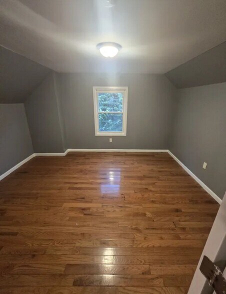 2 - 12 Howell Pl