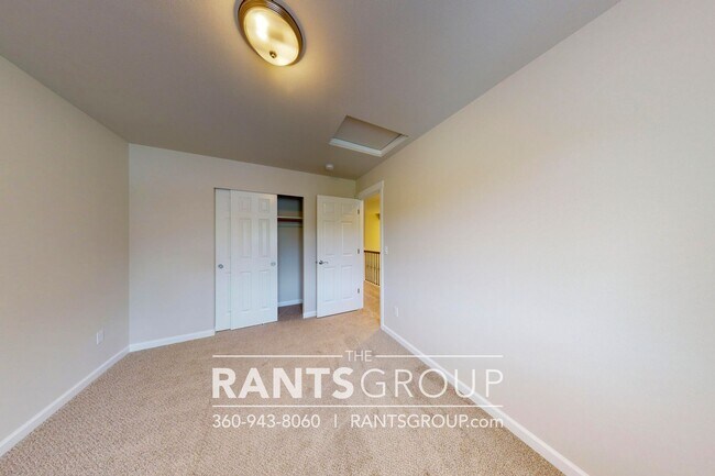 Building Photo - 3 Car Garage! Private Beach Access! Fantastic Location! I5 & shopping only 5 minutes away!