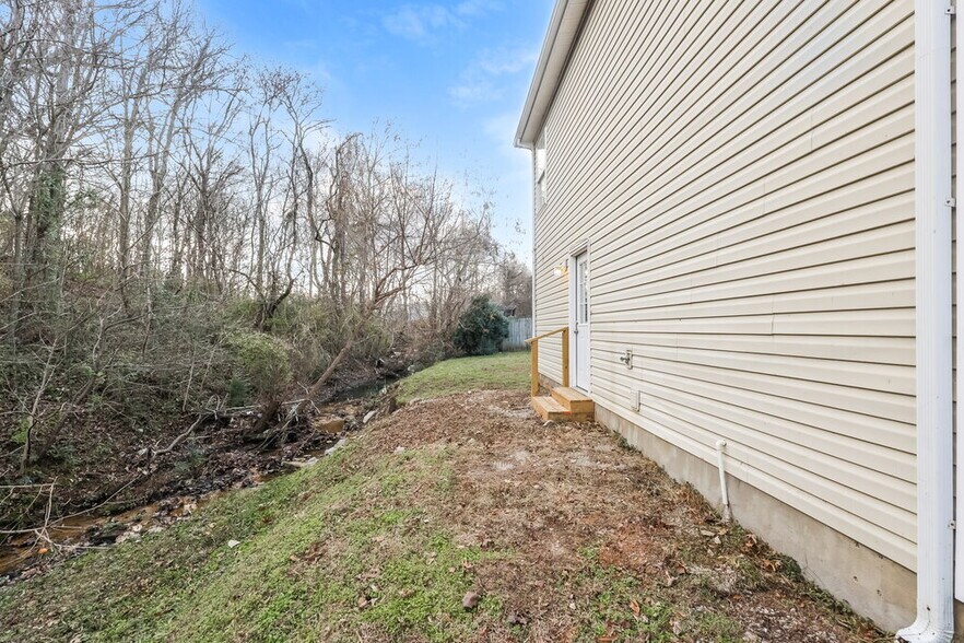 Building Photo - 1323 E Nir Shreibman