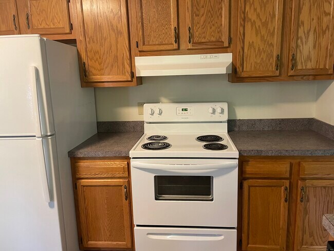 Building Photo - 85 Valley Rd