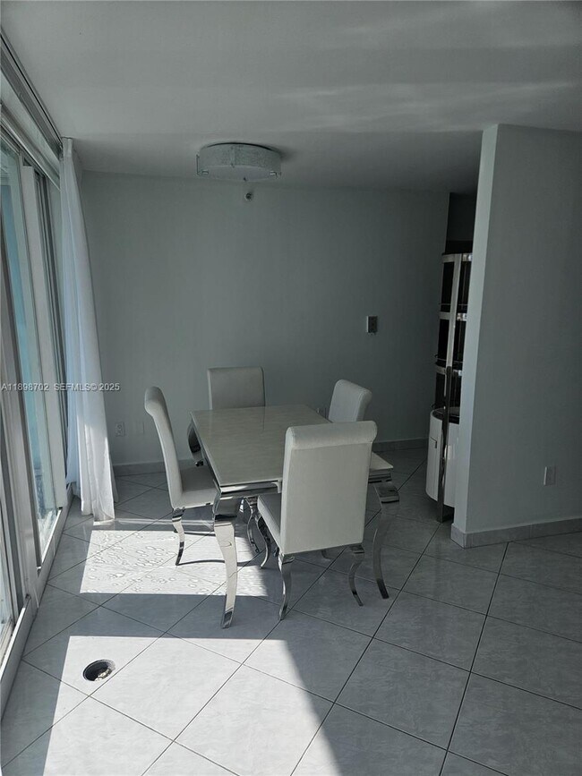 Building Photo - 16400 Collins Ave