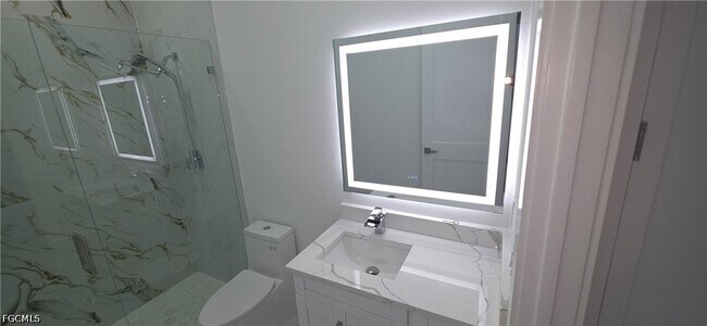 Building Photo - 322-324 Poplar St