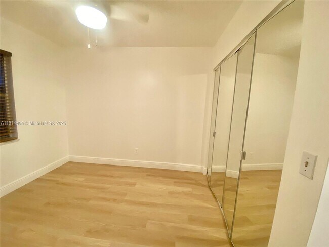 Building Photo - 6568 SW 41st Pl