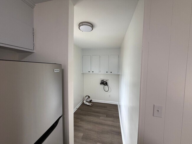 Building Photo - Newly Renovated 3-Bedroom Ranch with Spacious Yard!