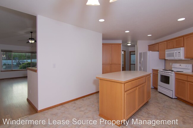 Building Photo - 3 br, 2 bath House - 17218 N Dakota Ln