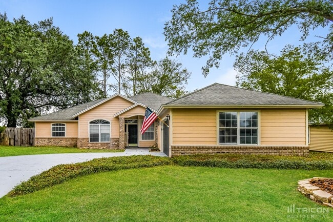 Primary Photo - 8911 Country Bend Cir N