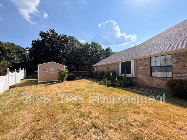 Building Photo - 1906 Country Brook Dr