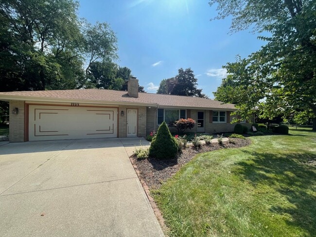 Primary Photo - Three Bedroom Home in Richland