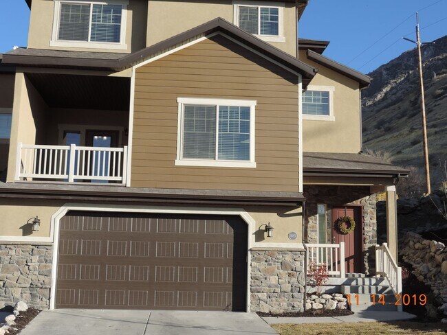 Building Photo - Gorgeous 3 Bed Townhome - Provo's Southeast Bench
