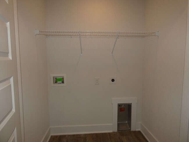 Building Photo - 3-Bedroom Townhome - Admiral's Quarters