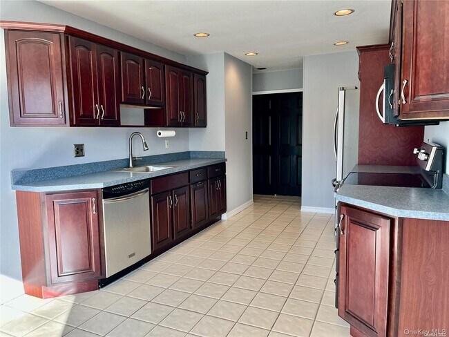 Building Photo - 132 Fairfield Dr