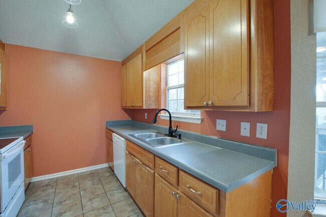 Building Photo - 143 Rebecca Pines Dr