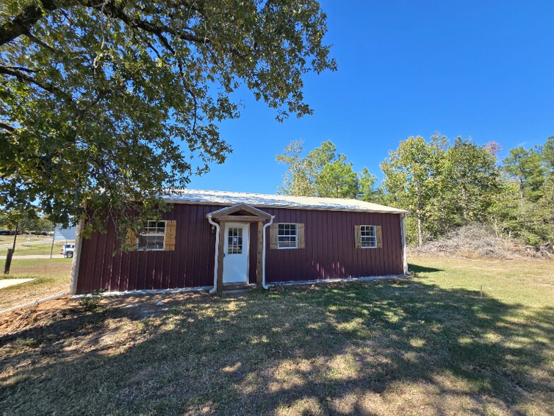 Building Photo - 110 Tree Line Dr