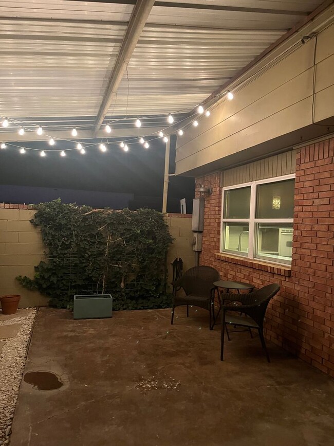 Building Photo - 2 Bed 3 Bath Townhouse on the golf course!