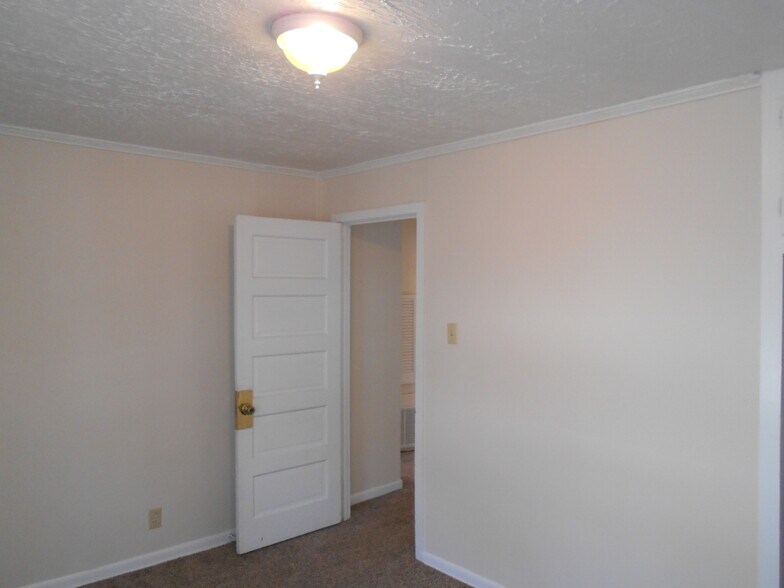 Building Photo - 4403 E Bayley St