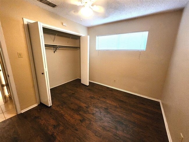 Building Photo - 610 Genard St