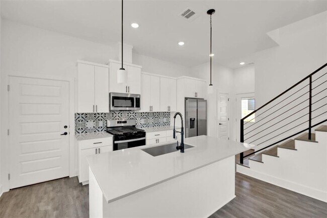 Building Photo - 7603 Carver Ave