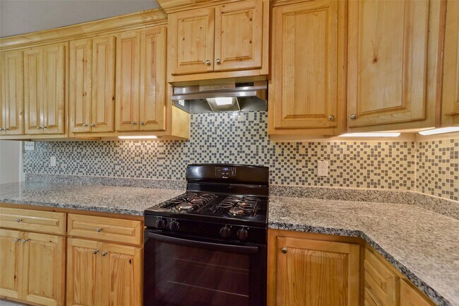 Building Photo - 214 Schilling Ave