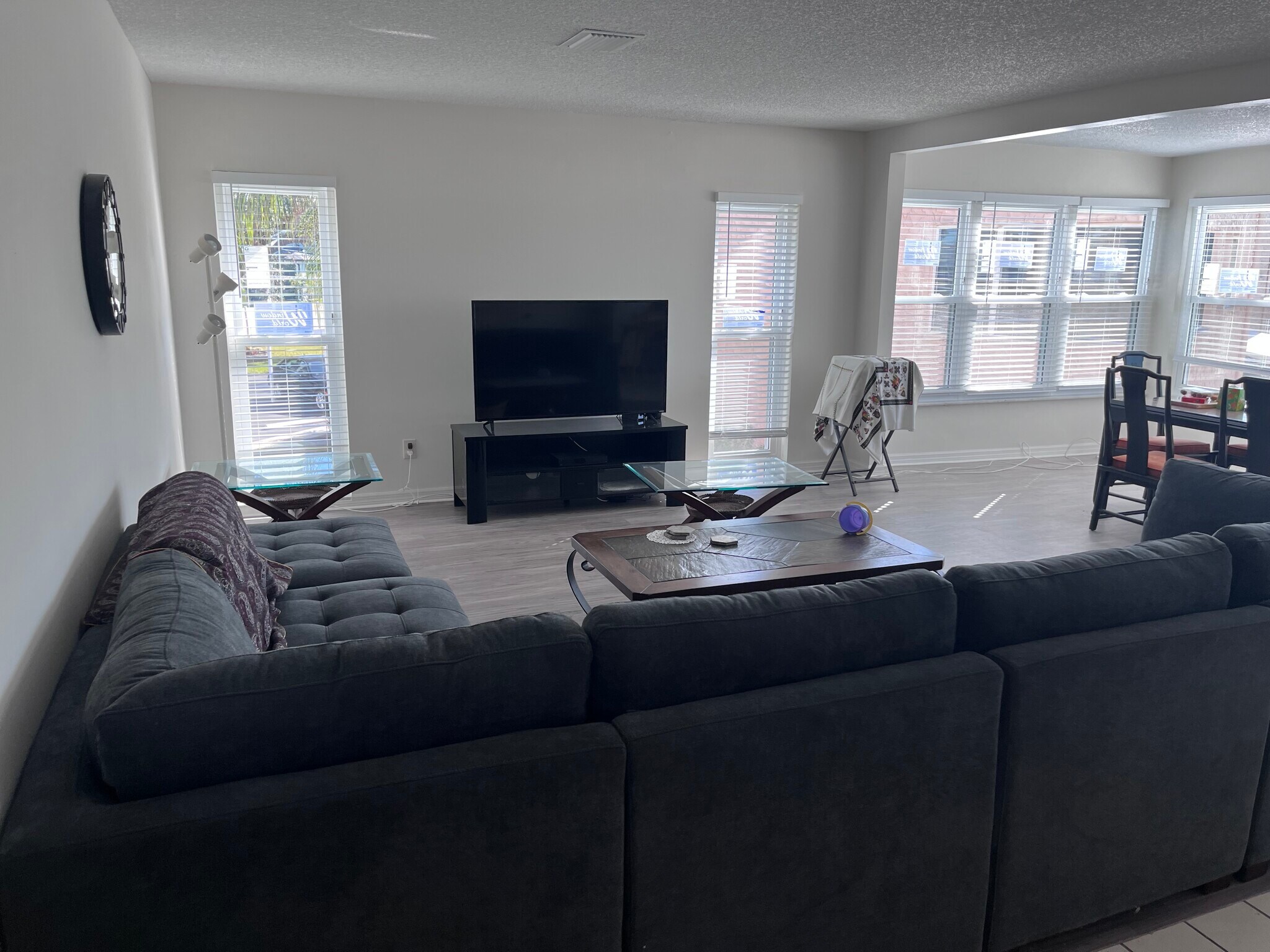 Building Photo - 213 Buttonwood Cir