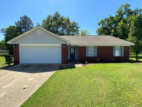 Building Photo - Home for rent in Tuscaloosa! Available to view with a 48 hour notice!